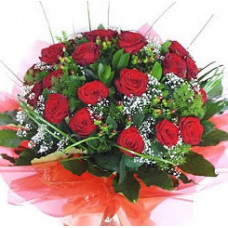 Hand Bouquet of 12 Stalks of Valentine Day Red Roses